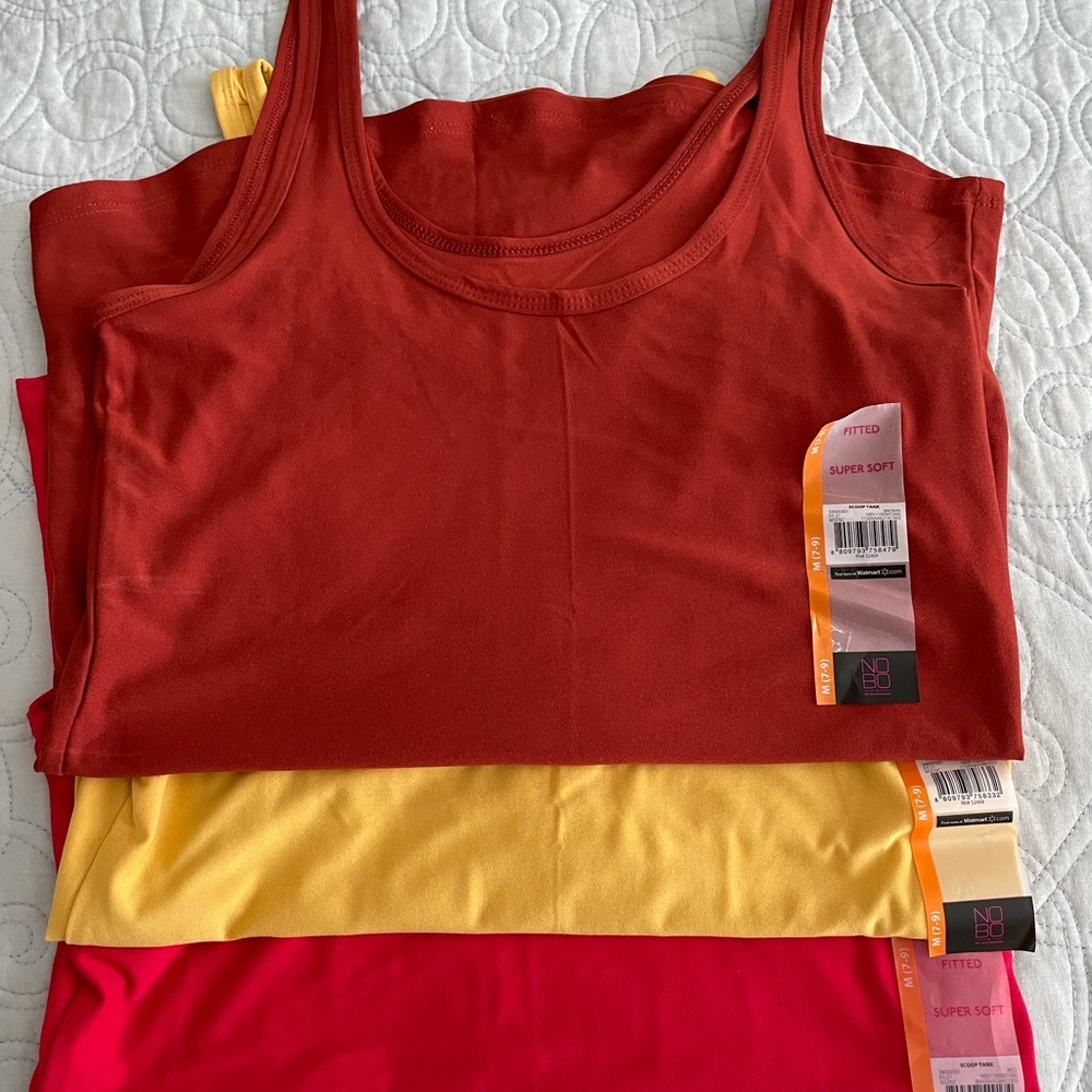 No Boundries fitted tank tops